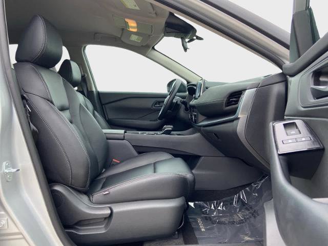 Used 2025 Nissan Rogue S FWD image 15
