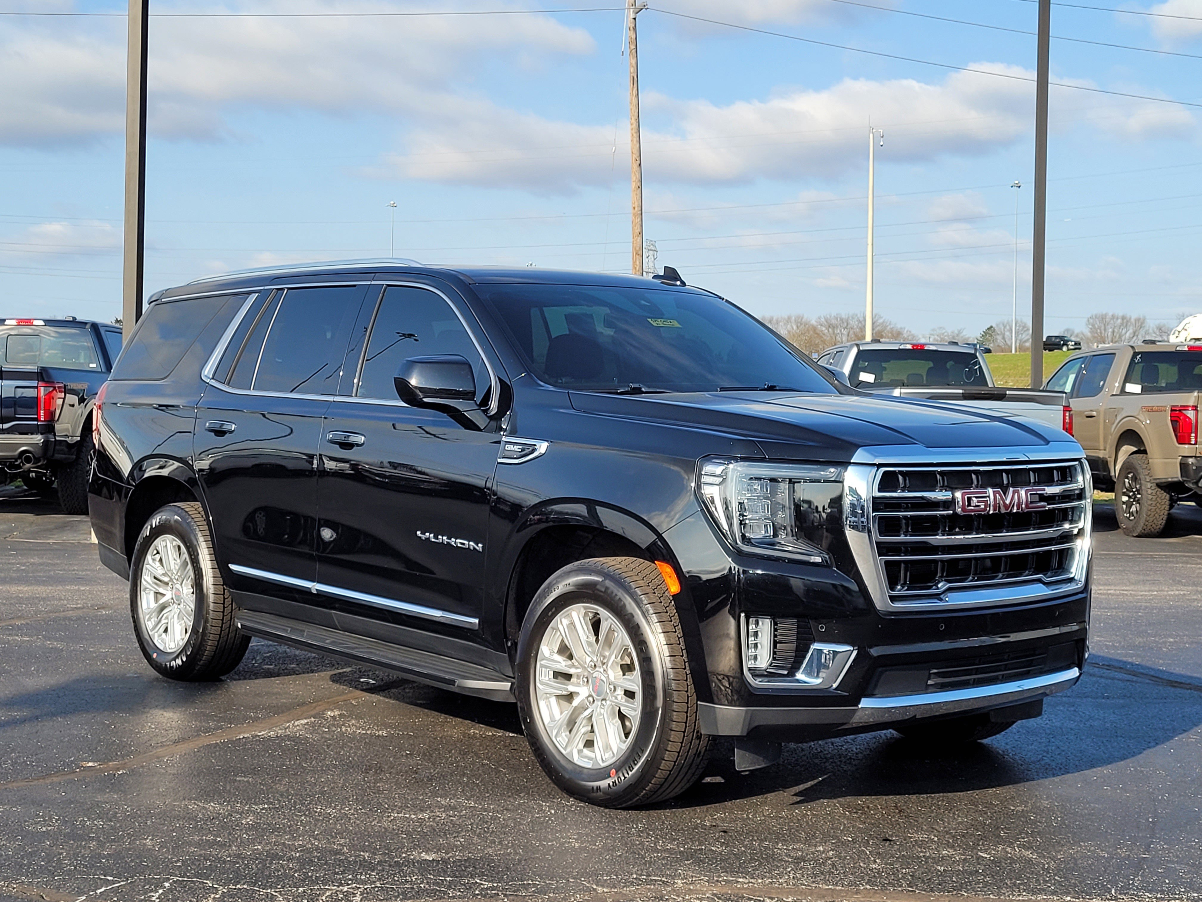 Used 2021 GMC Yukon SLT image 1