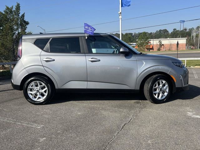 Used 2025 Kia Soul LX w/ LX Technology Package image 2