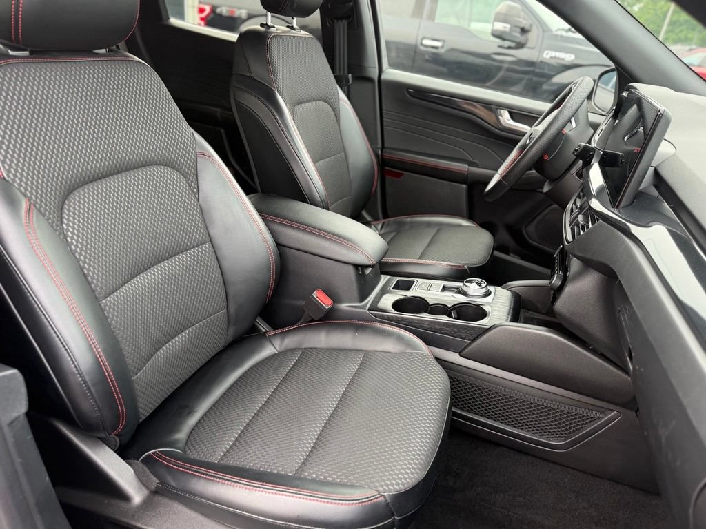 Certified 2023 Ford Escape ST-Line Elite AWD/4WD image 12