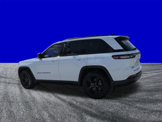 Used 2023 Jeep Grand Cherokee Limited w/ Black Appearance Package AWD/4WD image 6