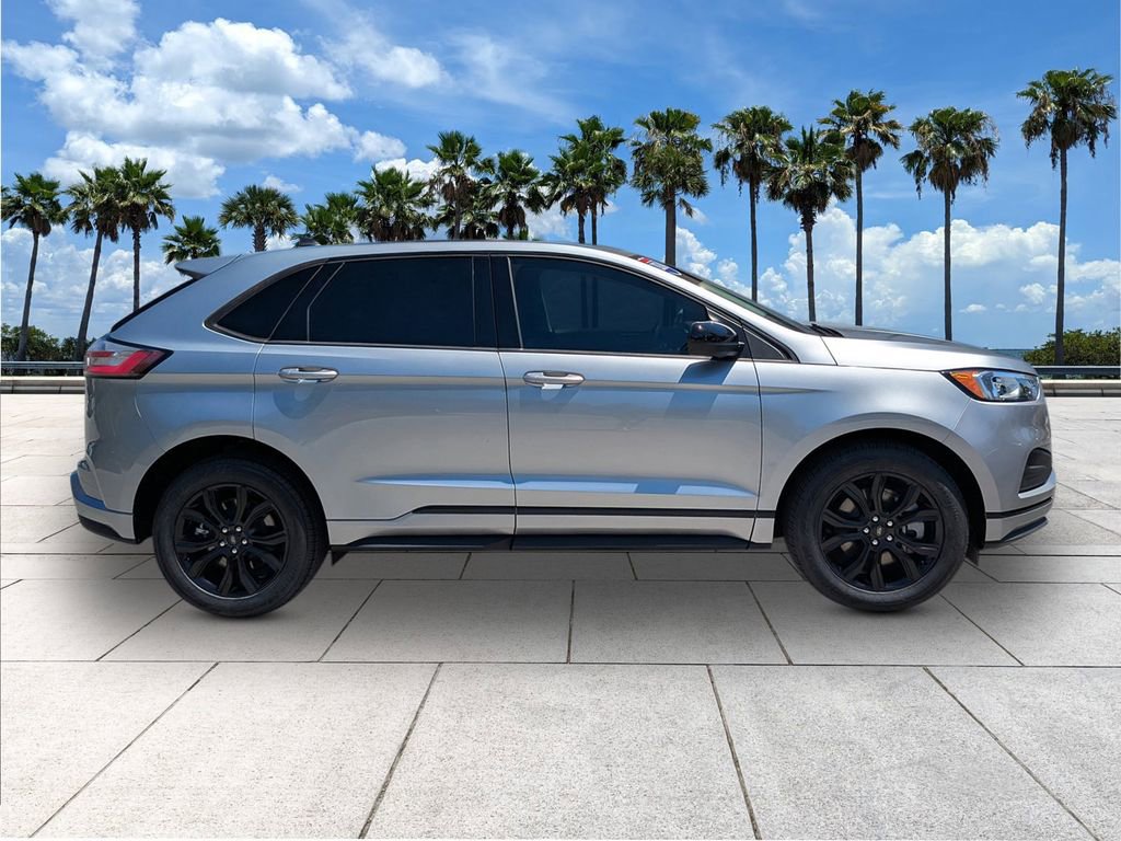 Certified 2024 Ford Edge SE w/ Black Appearance Package image 8