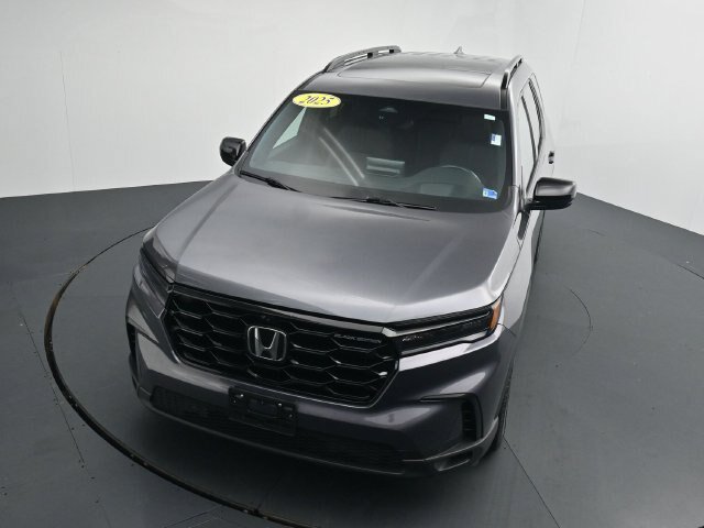 Used 2025 Honda Pilot Black Edition image 28