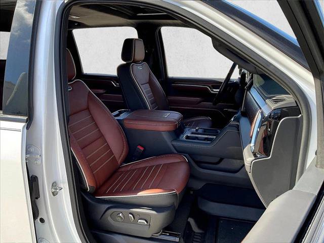 Used 2024 GMC Sierra 3500 Denali Ultimate AWD/4WD image 9
