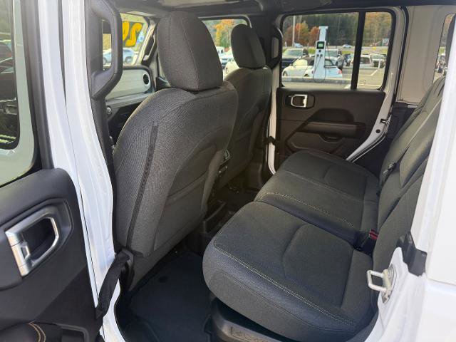 Used 2024 Jeep Wrangler Unlimited Sahara AWD/4WD image 8