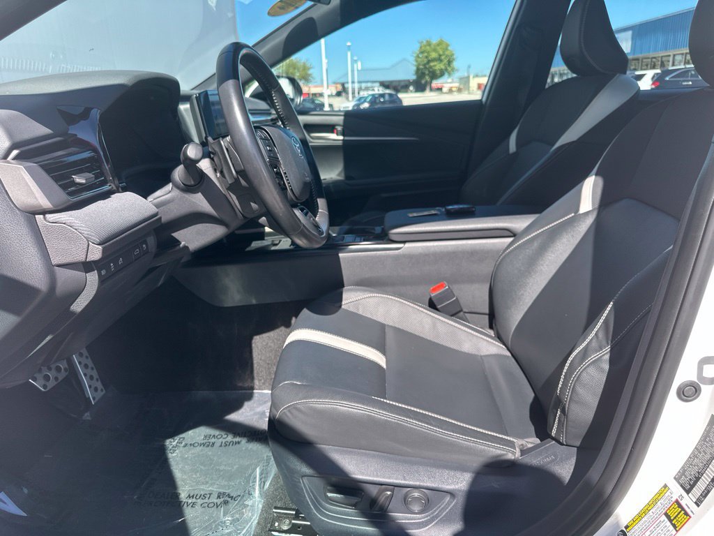 Used 2025 Toyota Camry SE FWD image 14