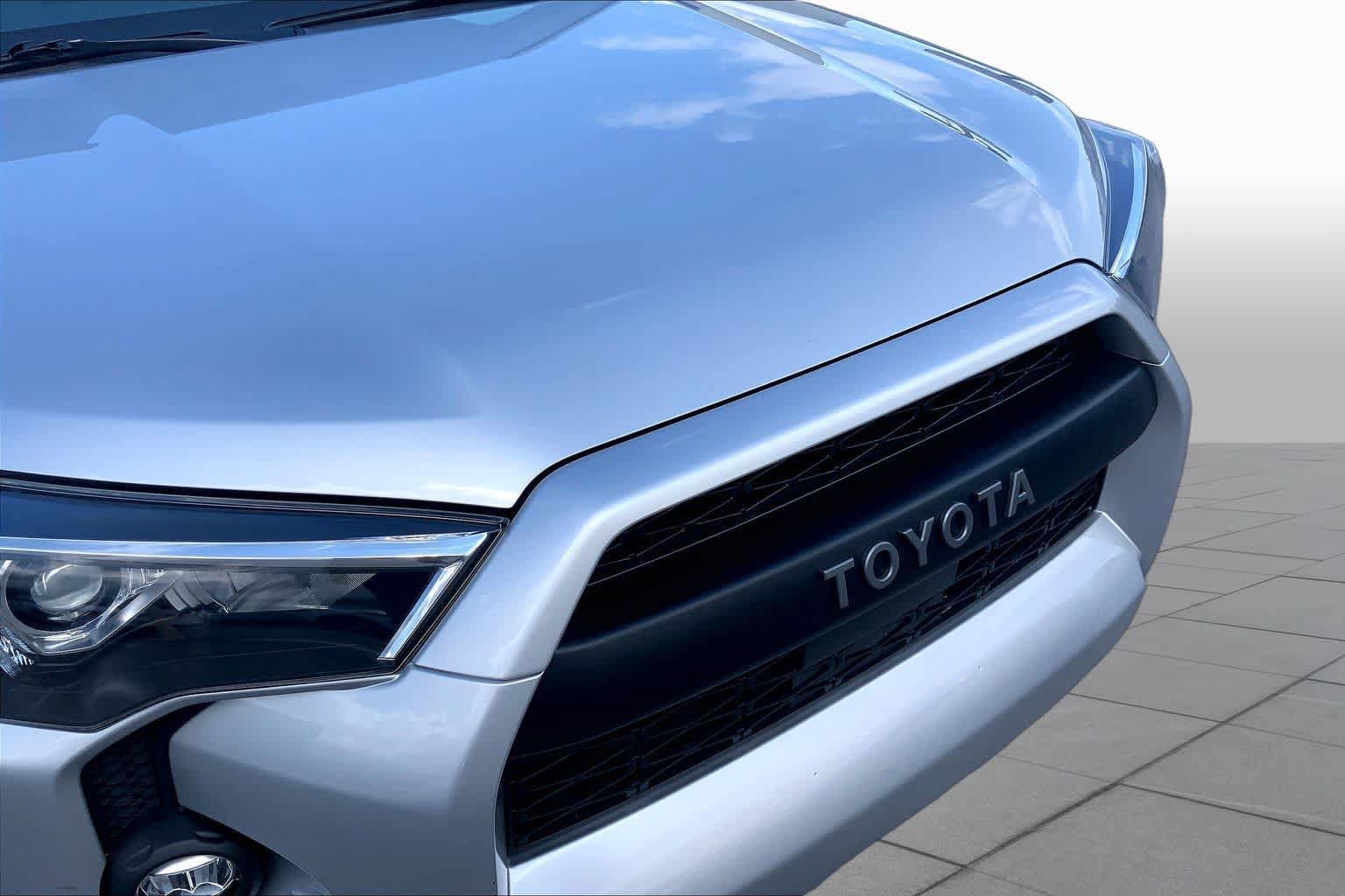 Used 2023 Toyota 4Runner SR5 Premium w/ Moonroof Package RWD image 30