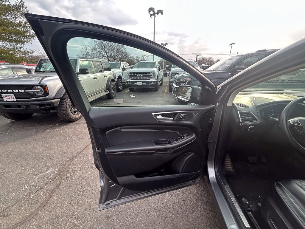 Certified 2024 Ford Edge Titanium AWD/4WD image 12