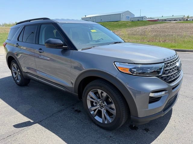 Certified 2024 Ford Explorer XLT w/ Equipment Group 202A AWD/4WD image 7