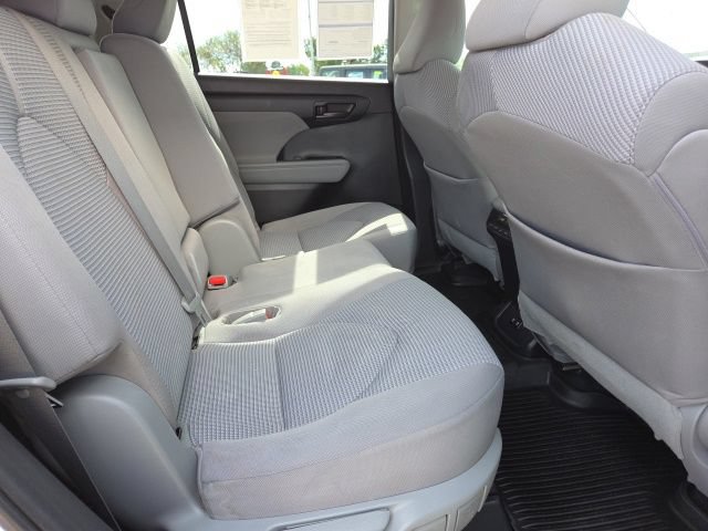 Used 2020 Toyota Highlander LE w/ Protection Package #3 FWD image 19