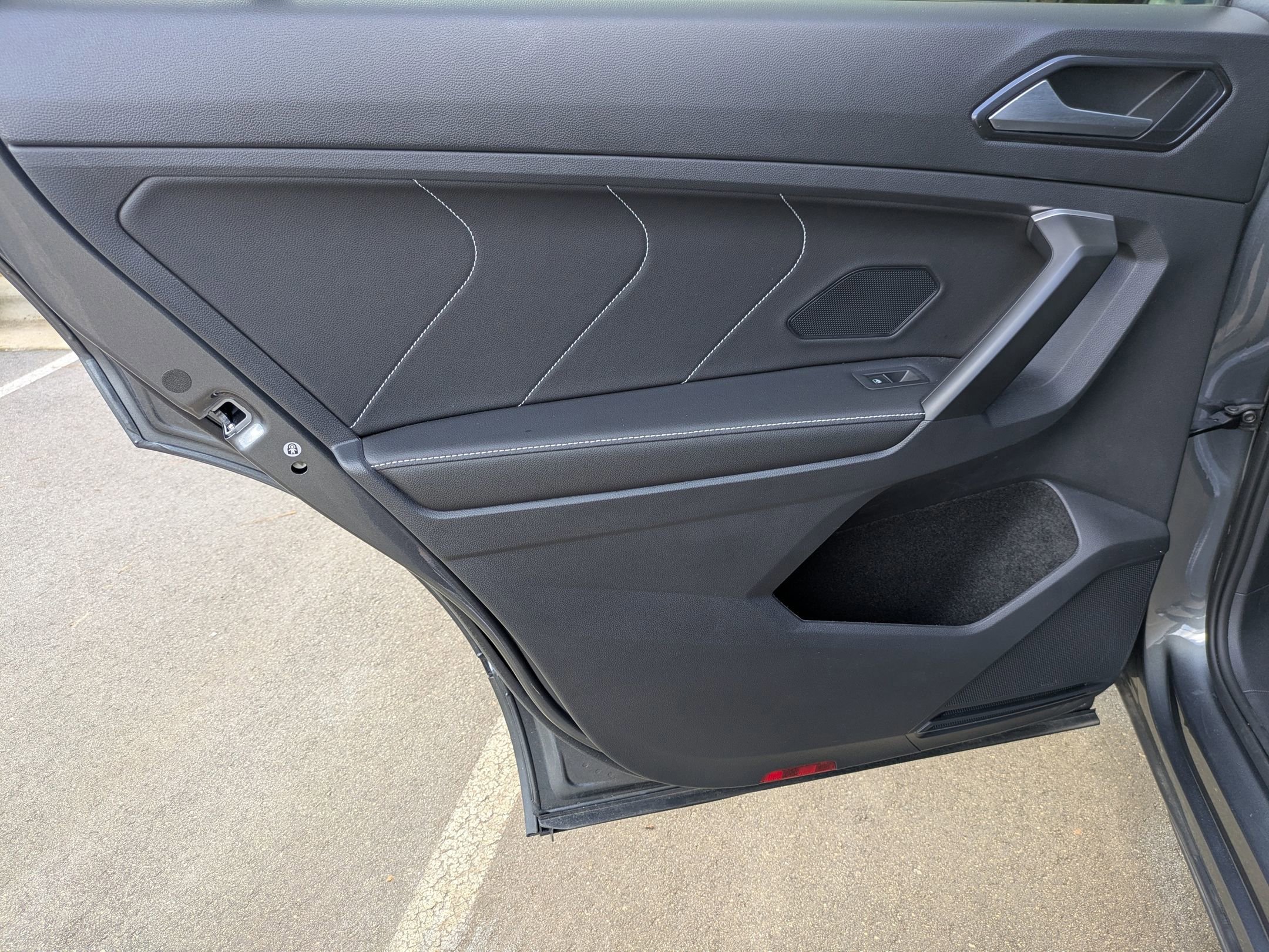 Used 2024 Volkswagen Tiguan SE R-Line image 25