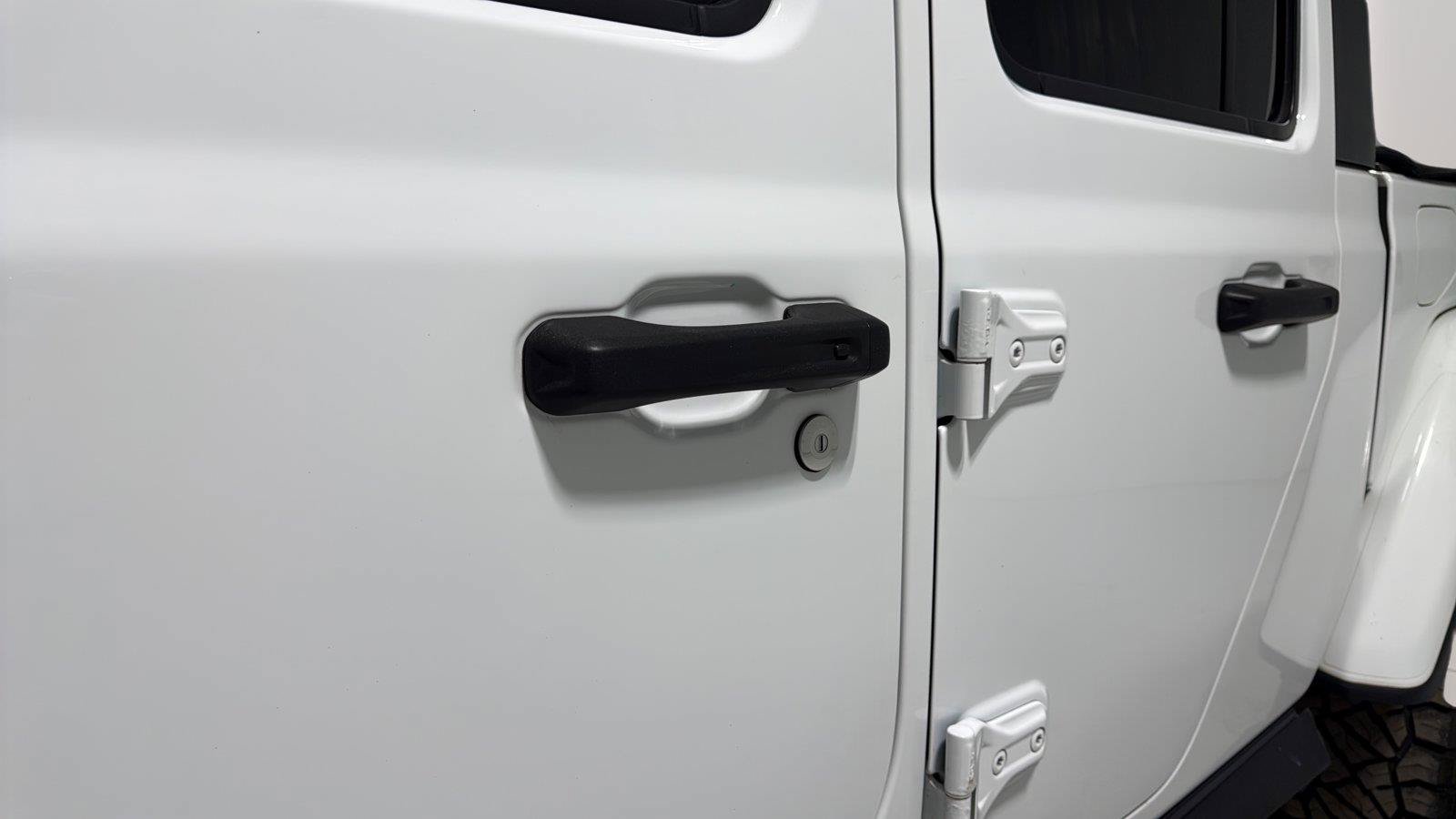 Used 2020 Jeep Gladiator Rubicon AWD/4WD image 33