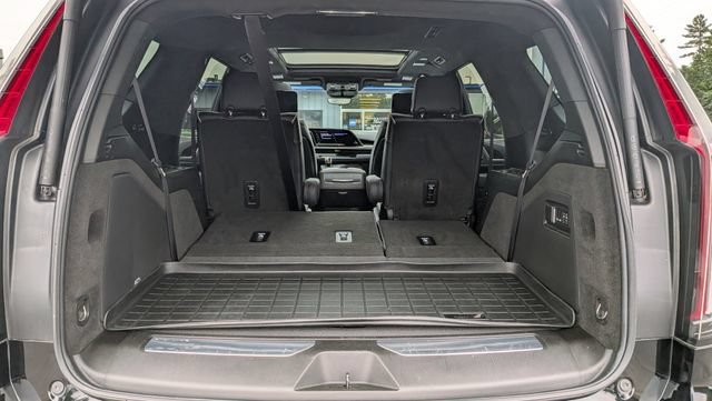 Used 2024 Cadillac Escalade Sport Platinum w/ Heavy-Duty Trailer Package AWD/4WD image 16