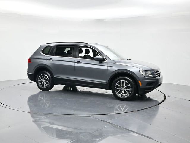 Used 2020 Volkswagen Tiguan SE w/ Panoramic Sunroof Package image 3