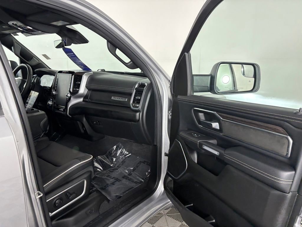 Used 2025 RAM 1500 Laramie AWD/4WD image 34