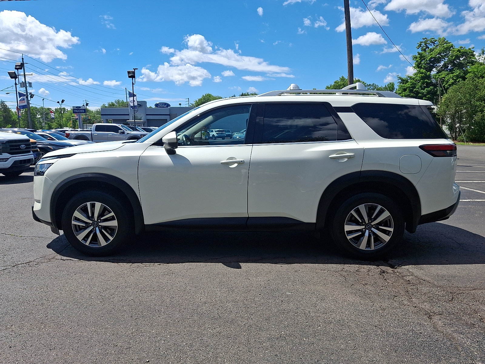 Used 2023 Nissan Pathfinder SL AWD/4WD image 4