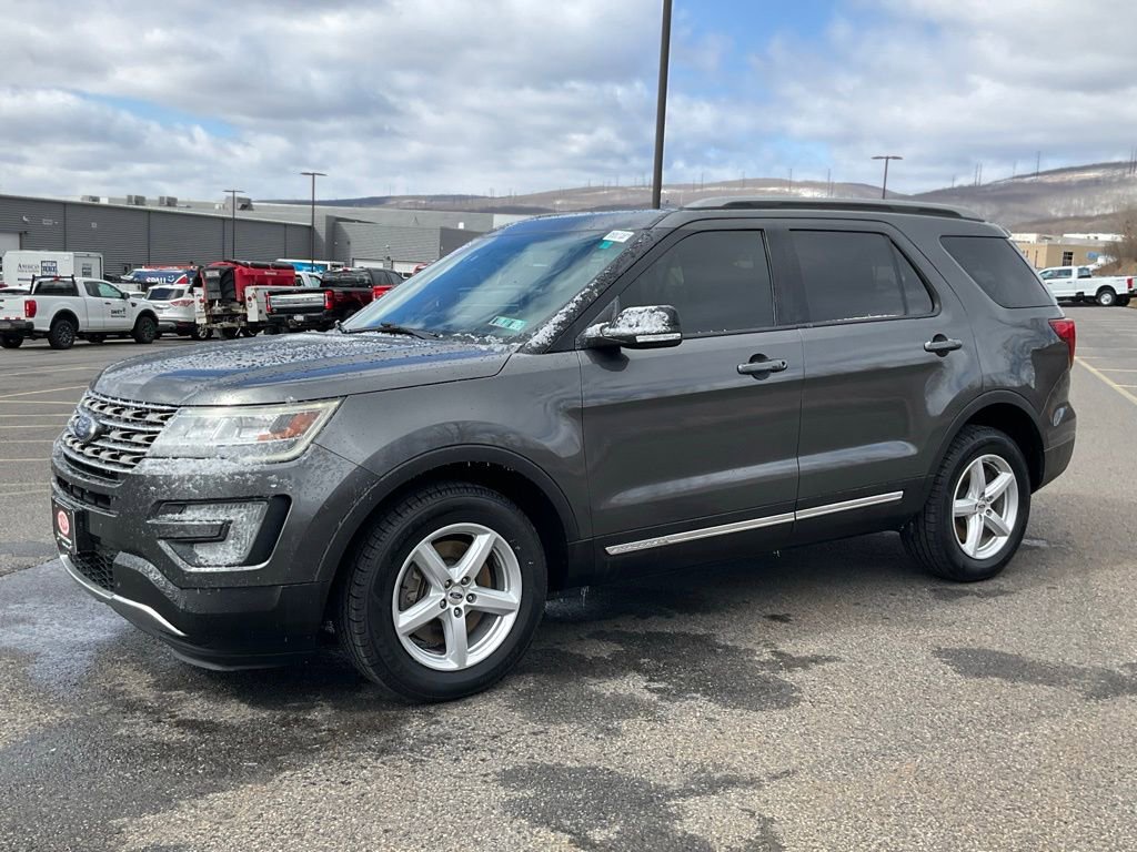 Certified 2017 Ford Explorer XLT w/ Equipment Group 202A image 31