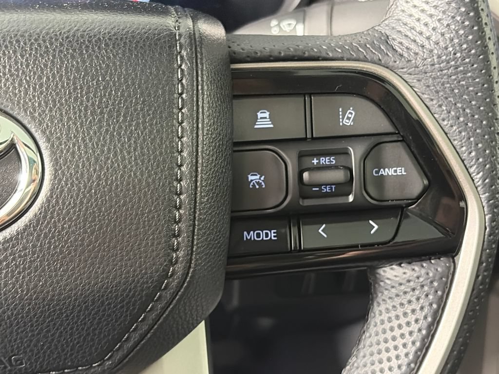 Used 2024 Toyota Tundra Limited AWD/4WD image 18