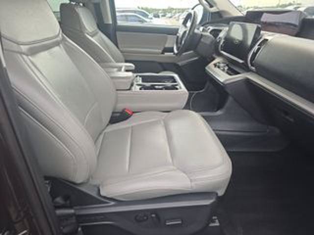Certified 2025 Ford Expedition Active AWD/4WD image 11