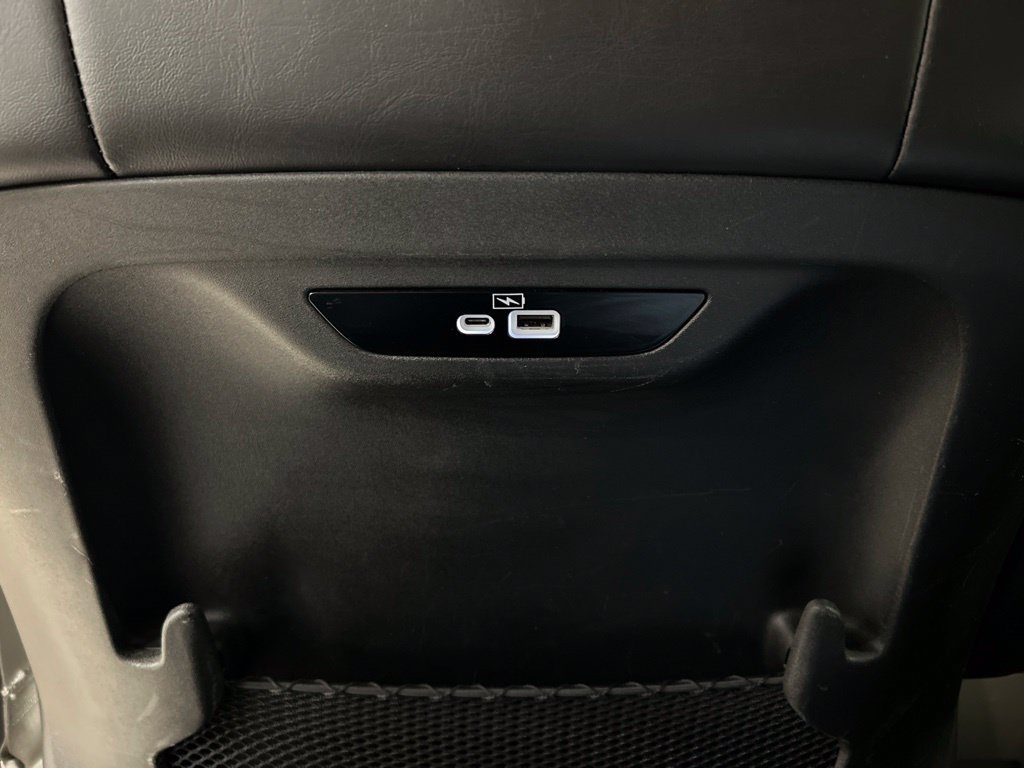 Used 2023 Chrysler Pacifica Touring-L FWD image 25