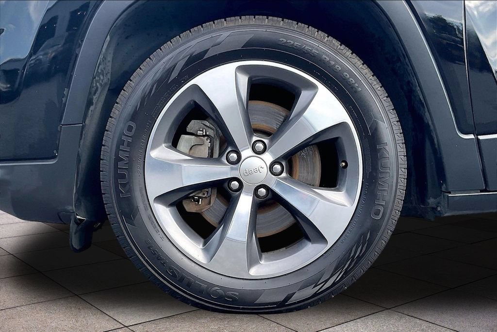 Used 2019 Jeep Cherokee Limited w/ Luxury Group FWD image 9