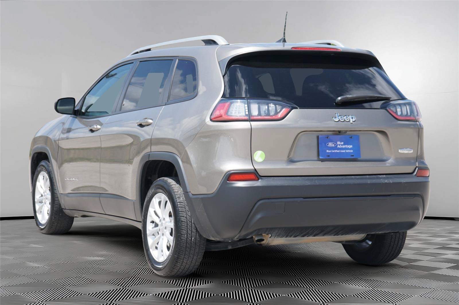 Used 2020 Jeep Cherokee Latitude FWD image 6