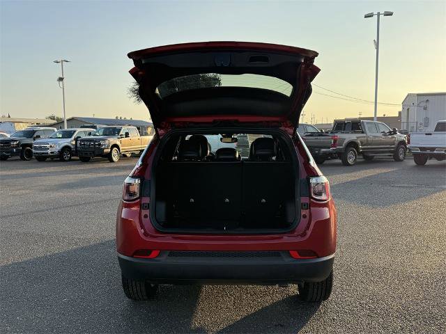 Used 2025 Jeep Compass Latitude image 5