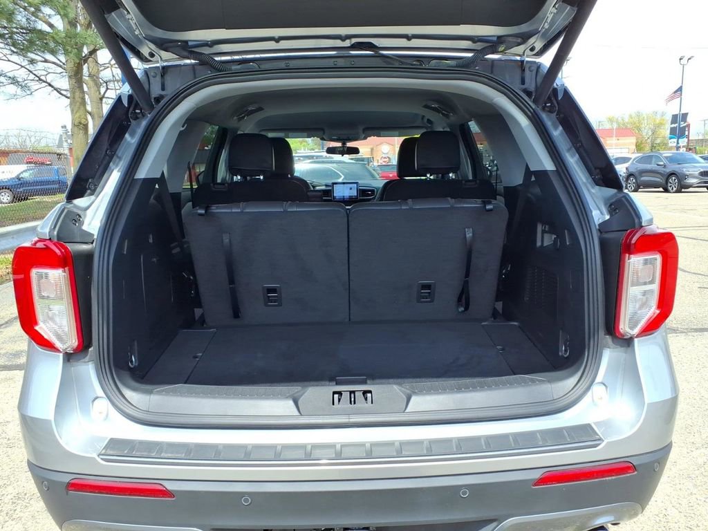 Certified 2024 Ford Explorer XLT w/ Equipment Group 202A AWD/4WD image 10