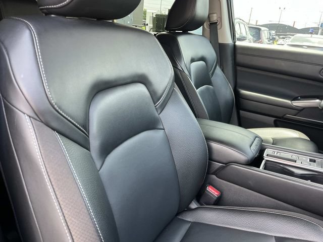 Used 2024 Nissan Pathfinder SL FWD image 32