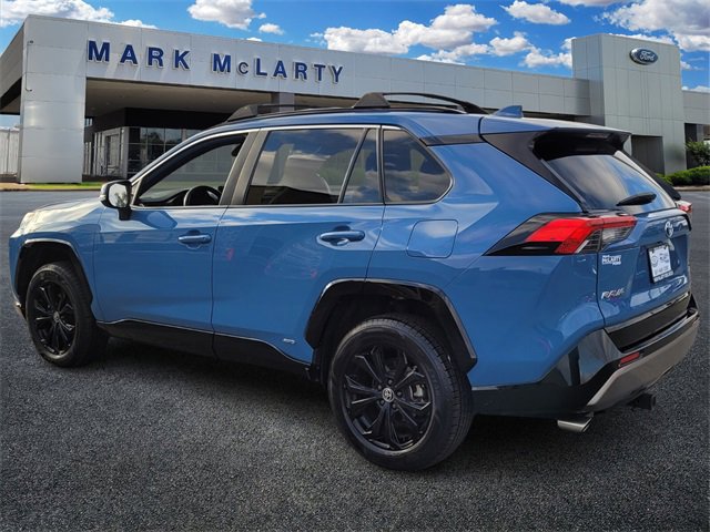 Used 2022 Toyota RAV4 SE image 3