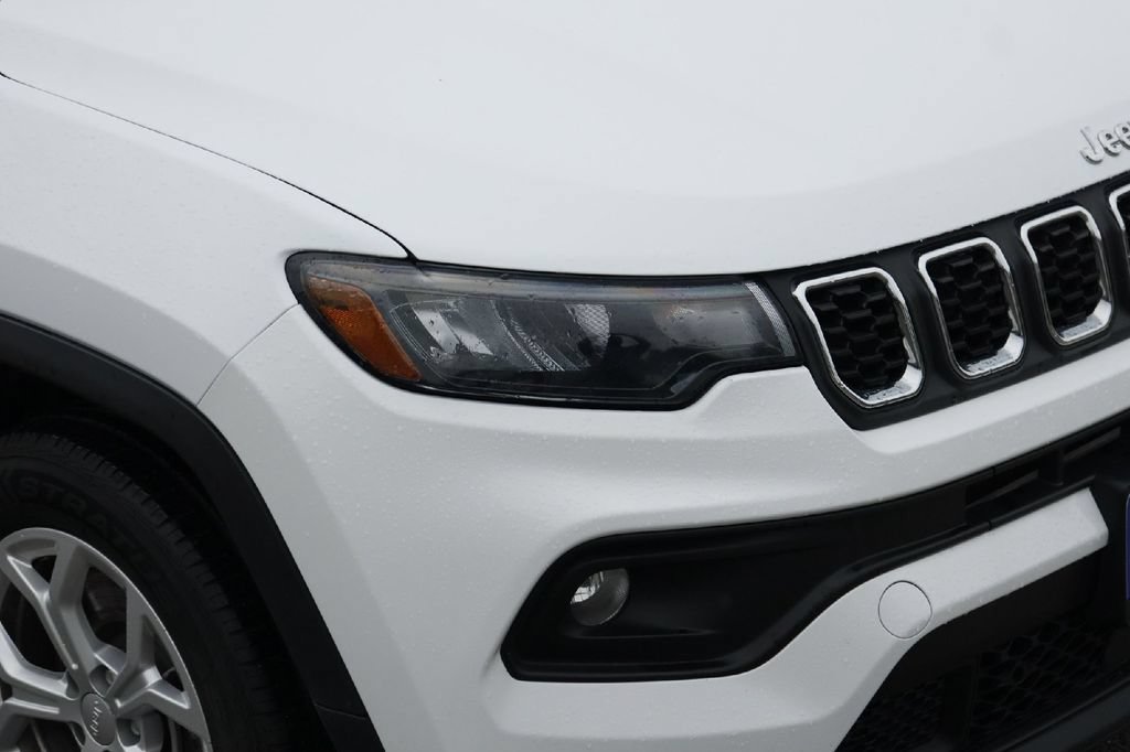 Used 2024 Jeep Compass Latitude AWD/4WD image 27