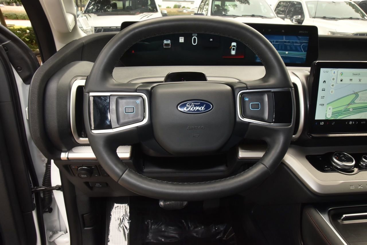 Certified 2025 Ford Expedition Active AWD/4WD image 24