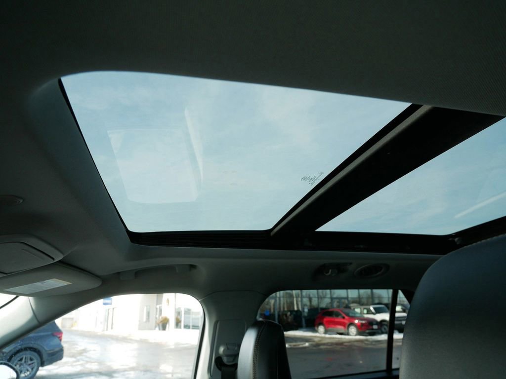 Certified 2022 Ford Explorer XLT w/ Equipment Group 202A image 8