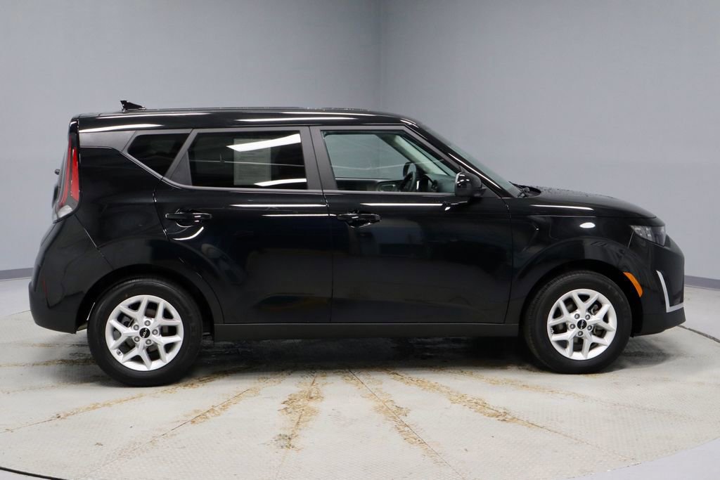Used 2025 Kia Soul LX image 6