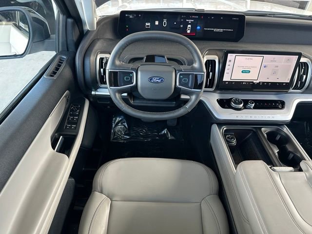 Certified 2025 Ford Expedition Active image 12