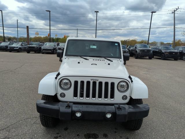 Used 2017 Jeep Wrangler Unlimited Sahara w/ Dual Top Group AWD/4WD image 8