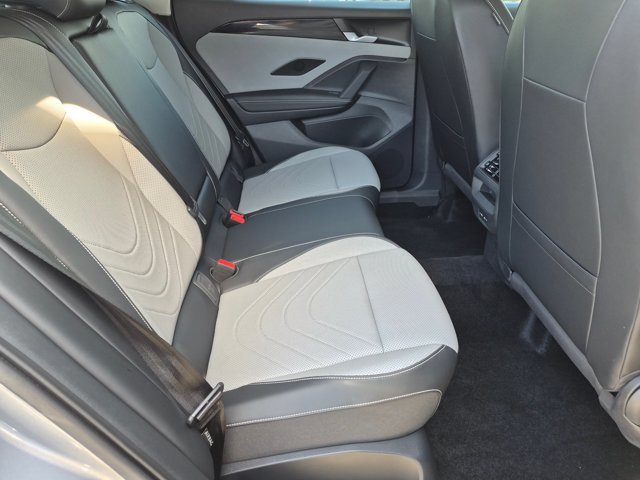 Used 2025 Volkswagen Tiguan SE FWD image 25