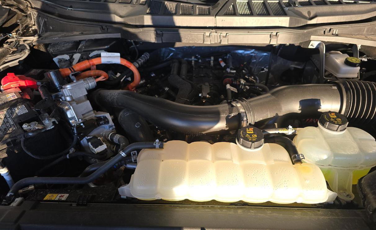 Certified 2025 Ford F150 Lariat w/ Equipment Group 502A High image 21