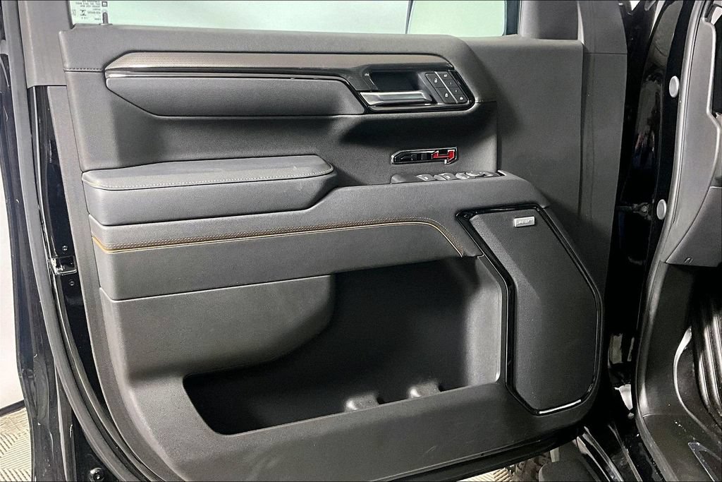 Used 2025 GMC Sierra 1500 AT4 w/ AT4 Premium Package AWD/4WD image 18