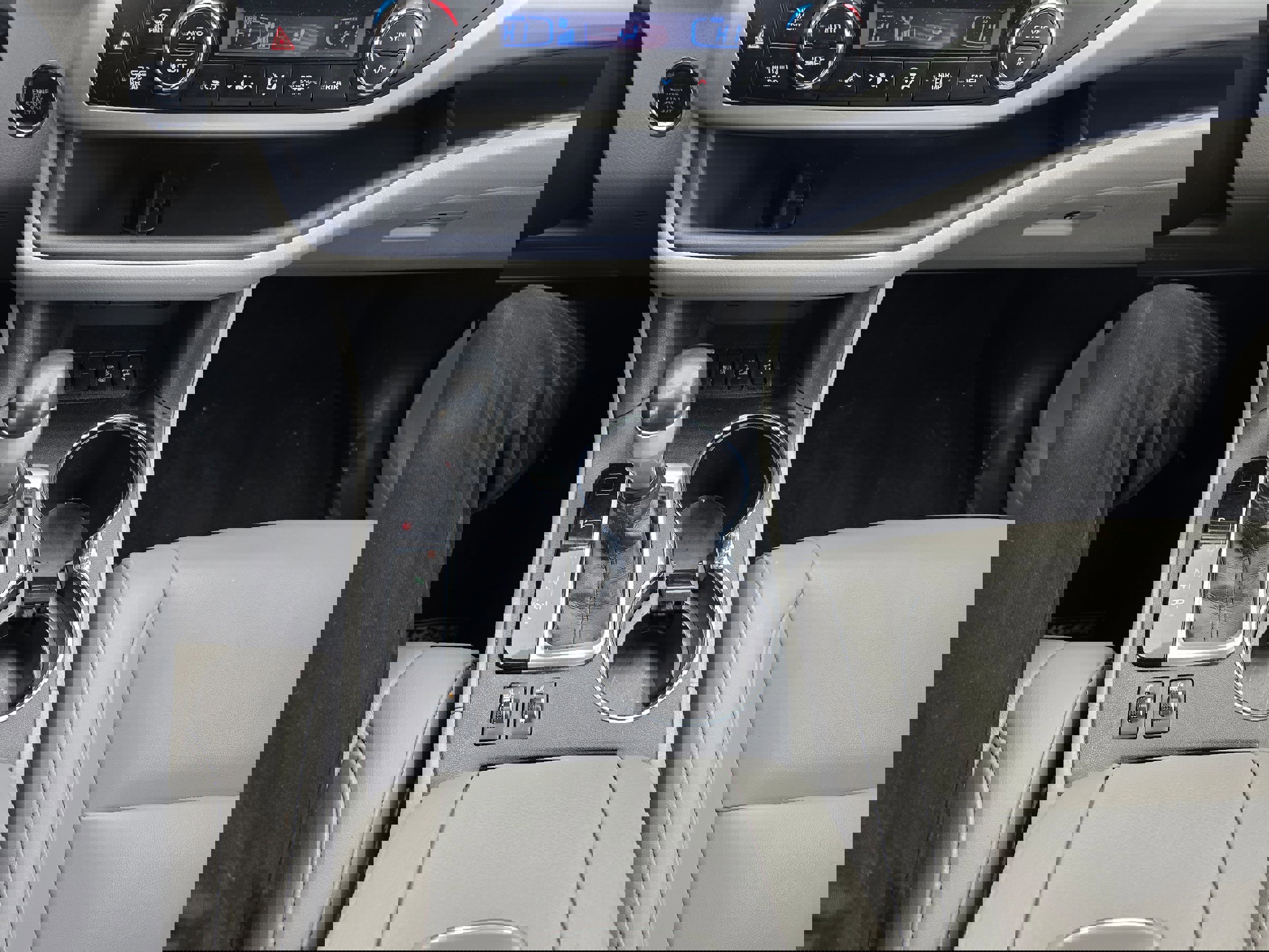 Used 2019 Toyota Highlander SE image 14