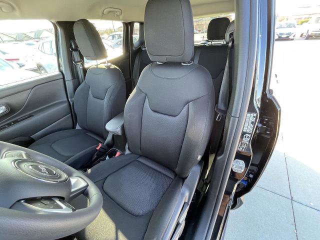 Used 2023 Jeep Renegade Latitude image 18
