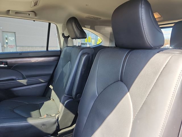 Used 2021 Toyota Highlander Limited AWD/4WD image 25