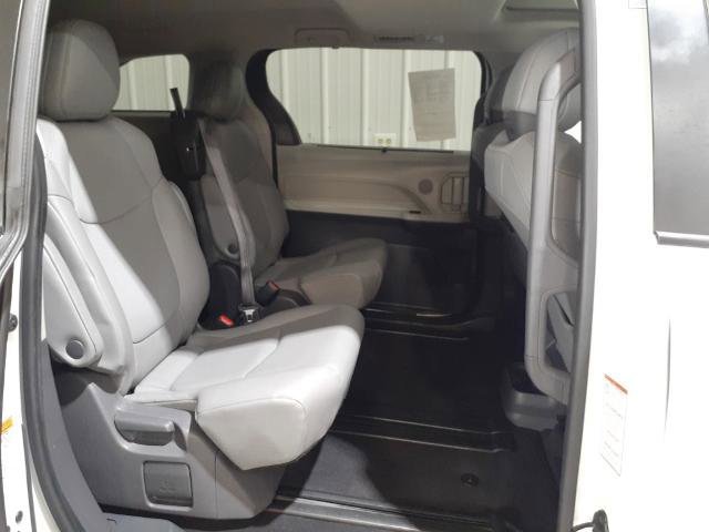Used 2021 Toyota Sienna XLE image 34
