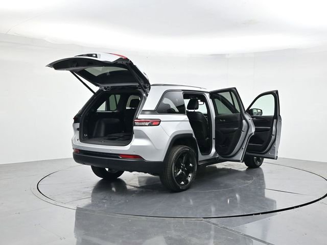 Used 2024 Jeep Grand Cherokee Altitude AWD/4WD image 48