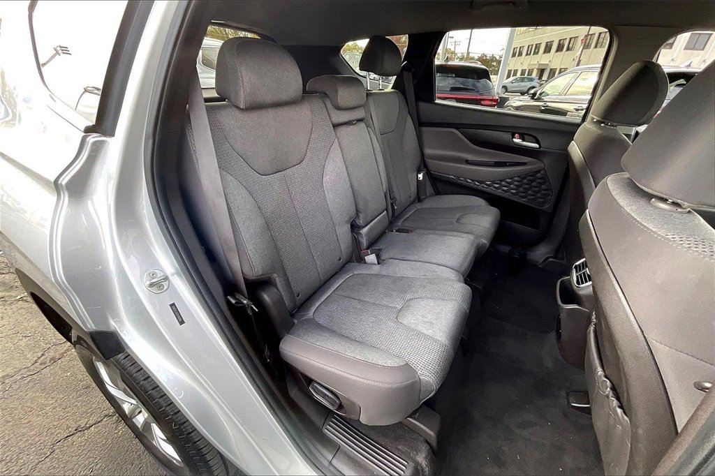 Used 2020 Hyundai Santa Fe SE image 25