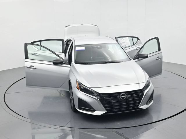 Used 2024 Nissan Altima 2.5 SV FWD image 48