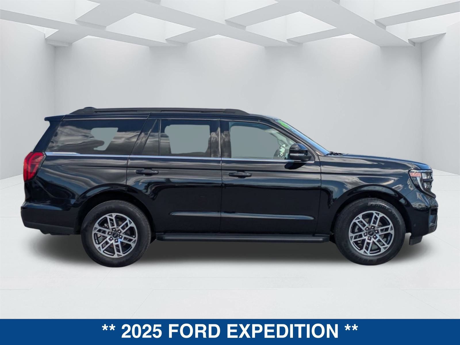 Certified 2025 Ford Expedition Active image 6