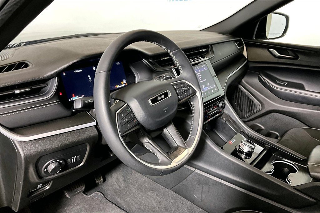 Used 2025 Jeep Grand Cherokee Altitude AWD/4WD image 10