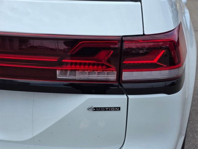 Used 2025 Volkswagen Atlas Peak Edition SE AWD/4WD image 10