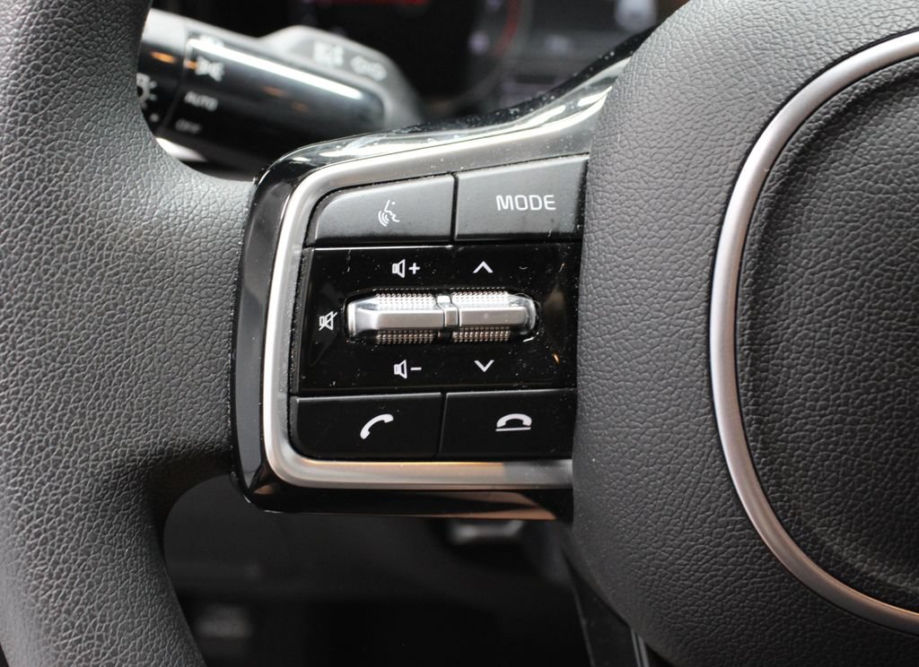 Used 2023 Kia Sorento LX AWD/4WD image 25